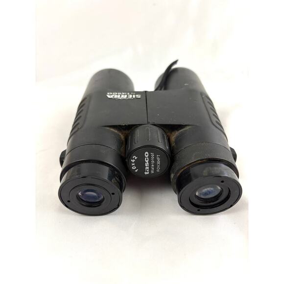 Tasco Sierra 10x42 FOV 304 FT Binoculars Waterproof - Picture 2 of 13